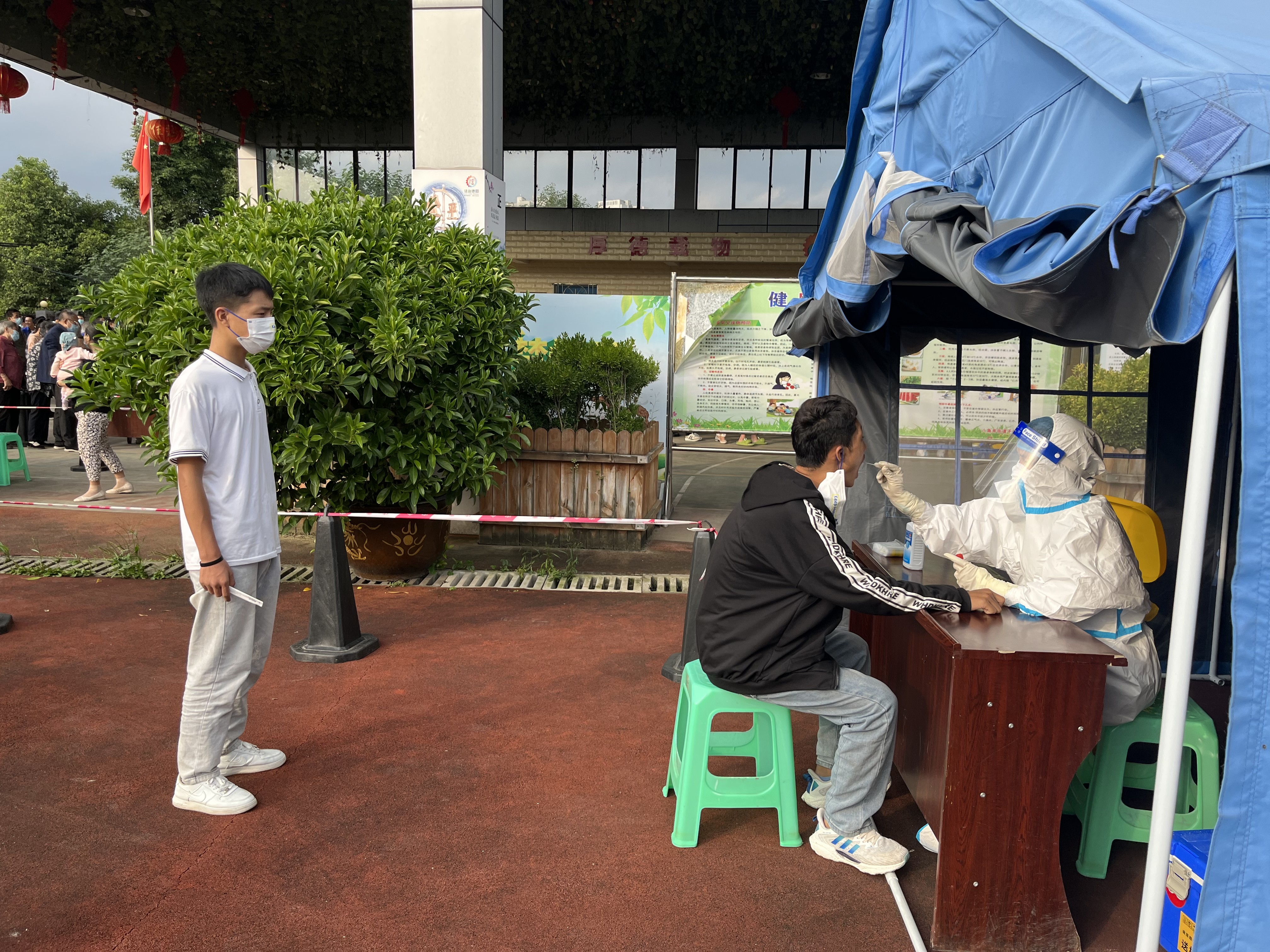 全员核酸检测 筑牢严密防线