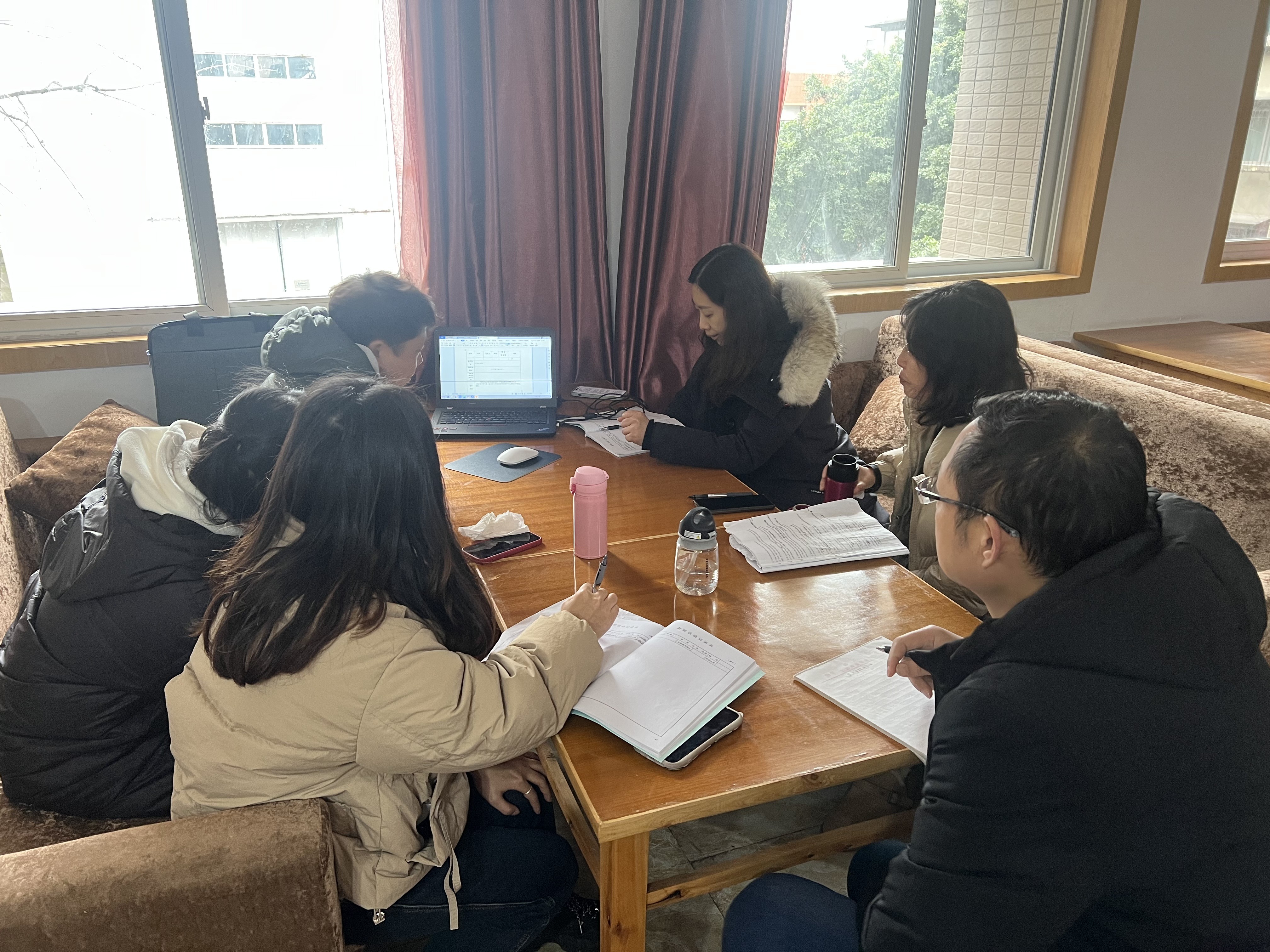 研之凿凿   行之灼灼