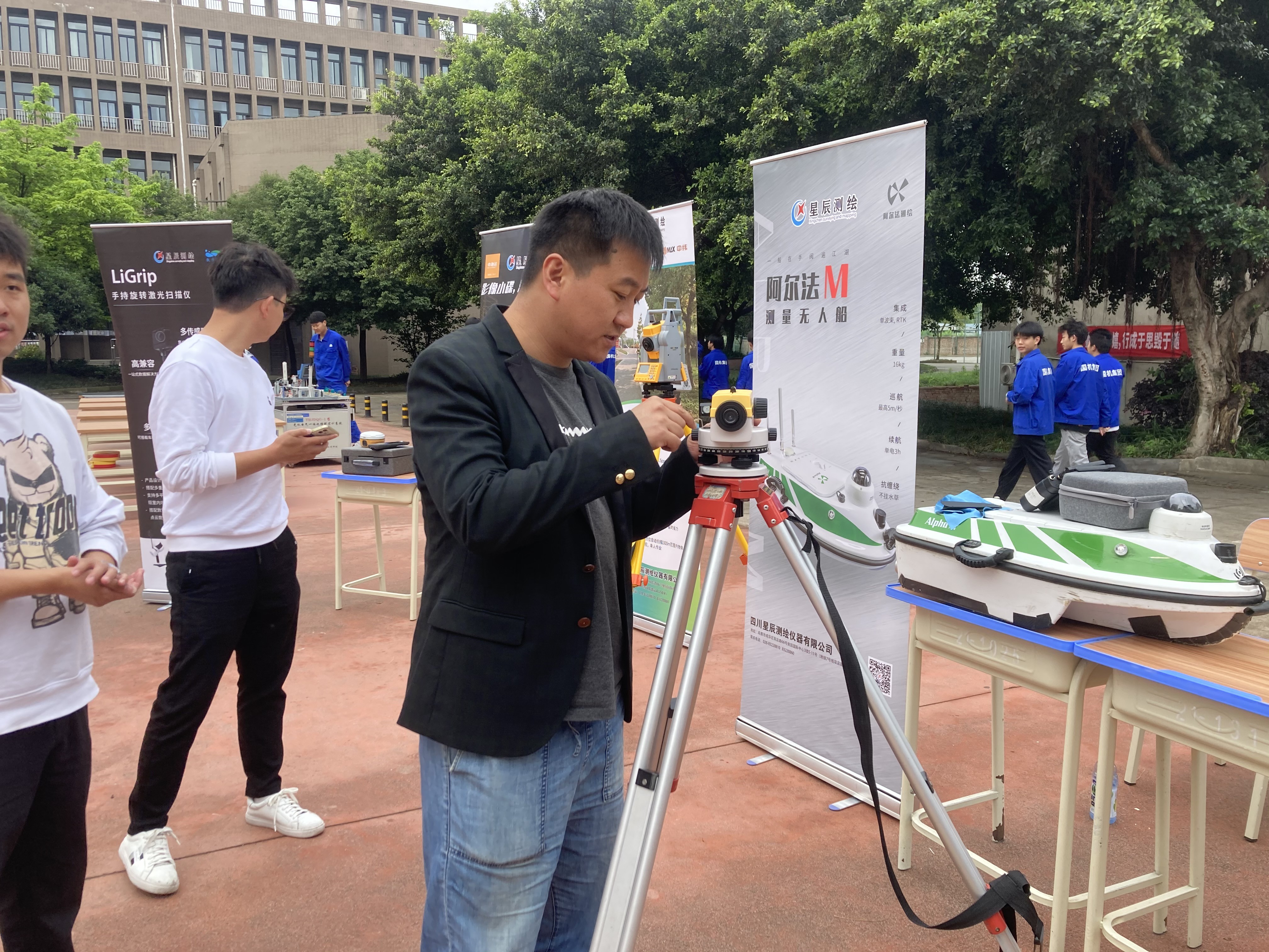 亮技能展风采 校企共育以赛促教