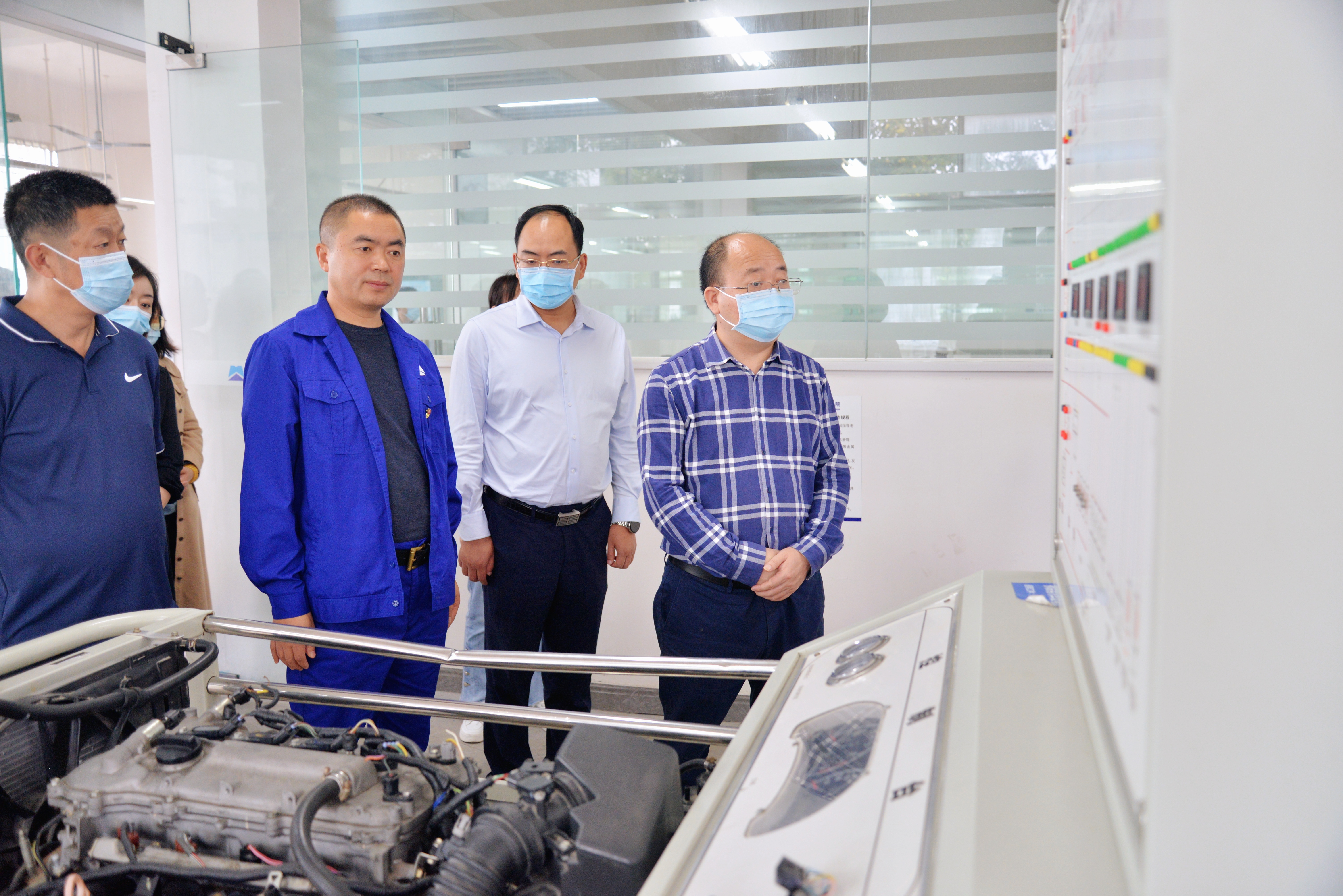 建设技能教育新高地——市人大常委会调研工作组到学院调研