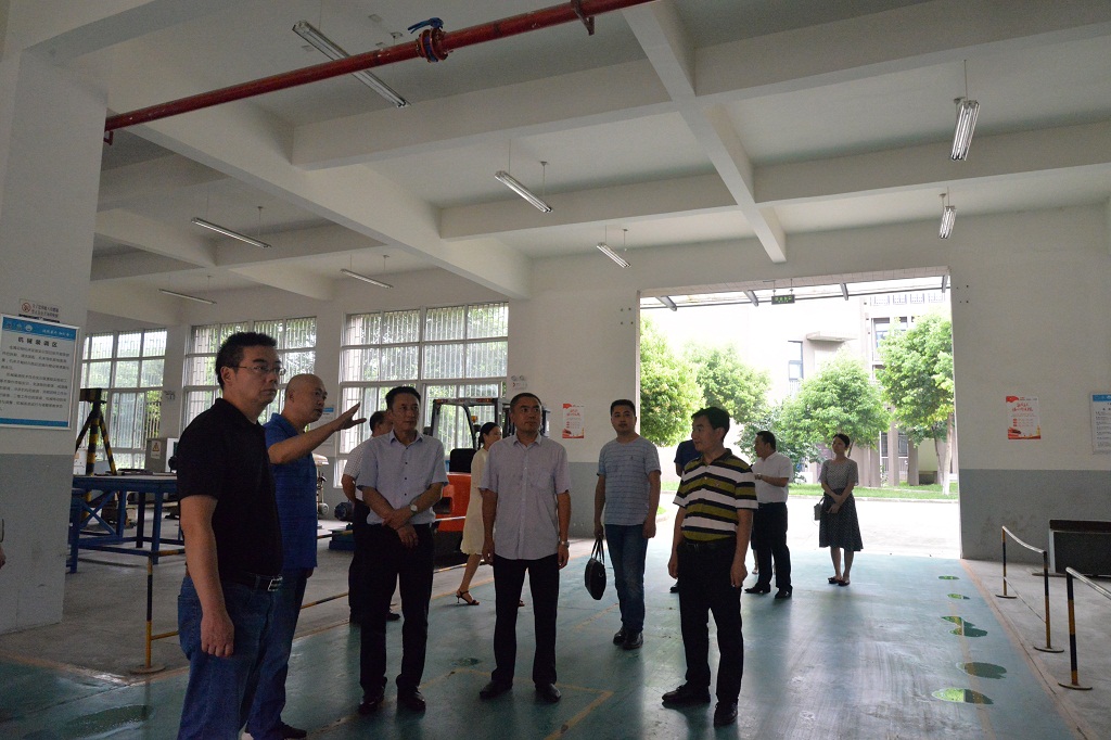 四川省委统战部领导莅临我院开展统战力量服务职业教育发展专题调研